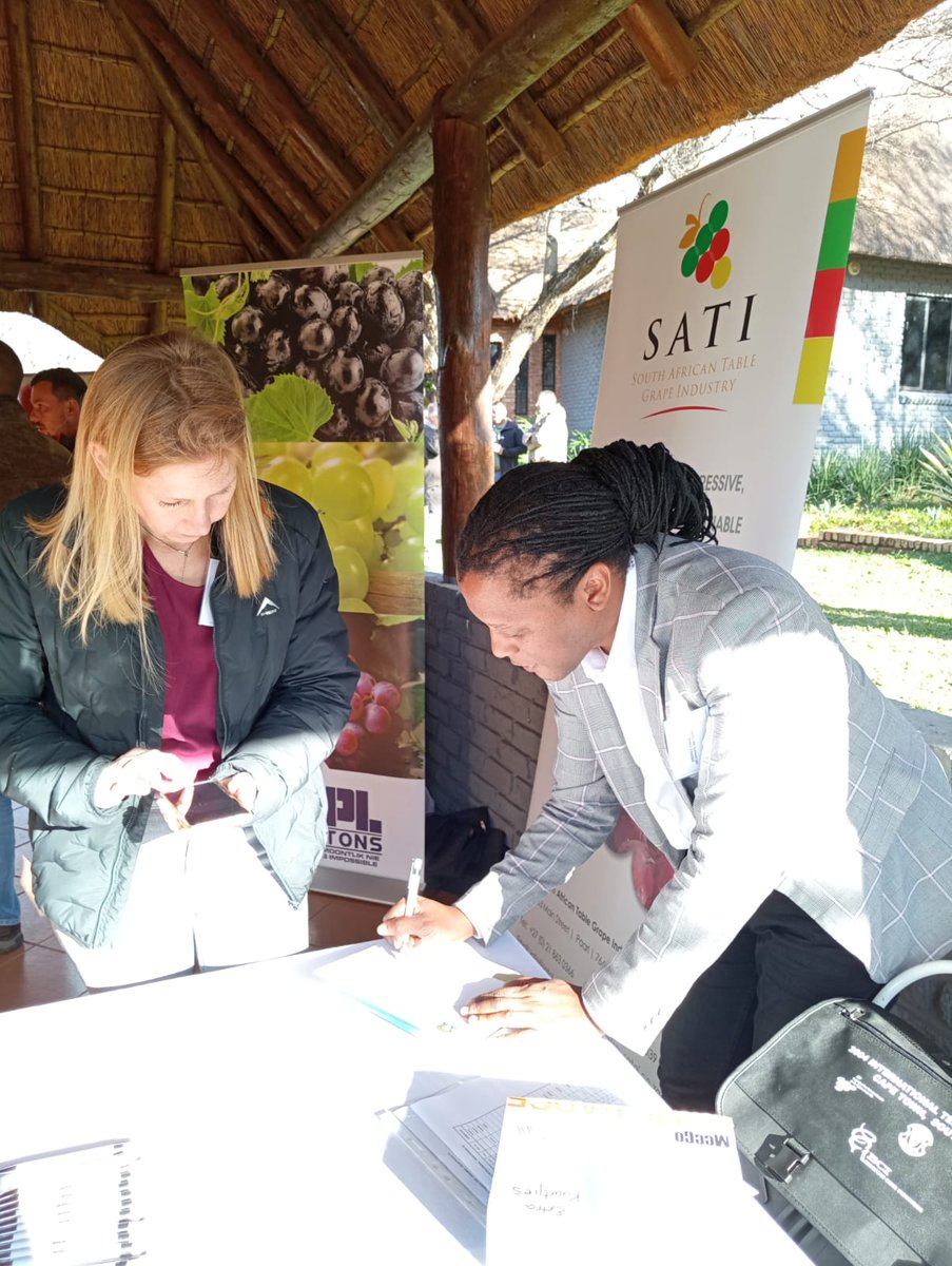 SViticulture's tweet photo. SASEV Table &amp; Raisin Grape Info Day on 15/08  Groblersdal was a huge success. Thanks to programme directors Schalk Reynolds of @PhilagroSA, Tarryn Wettergreen &amp; Mecia Petersen of @SATI

#success #tablegrapes #raisins #technologytransfer #agriculture #AgriTech #womeninagriculture https://t.co/bQ8qcEbPjM