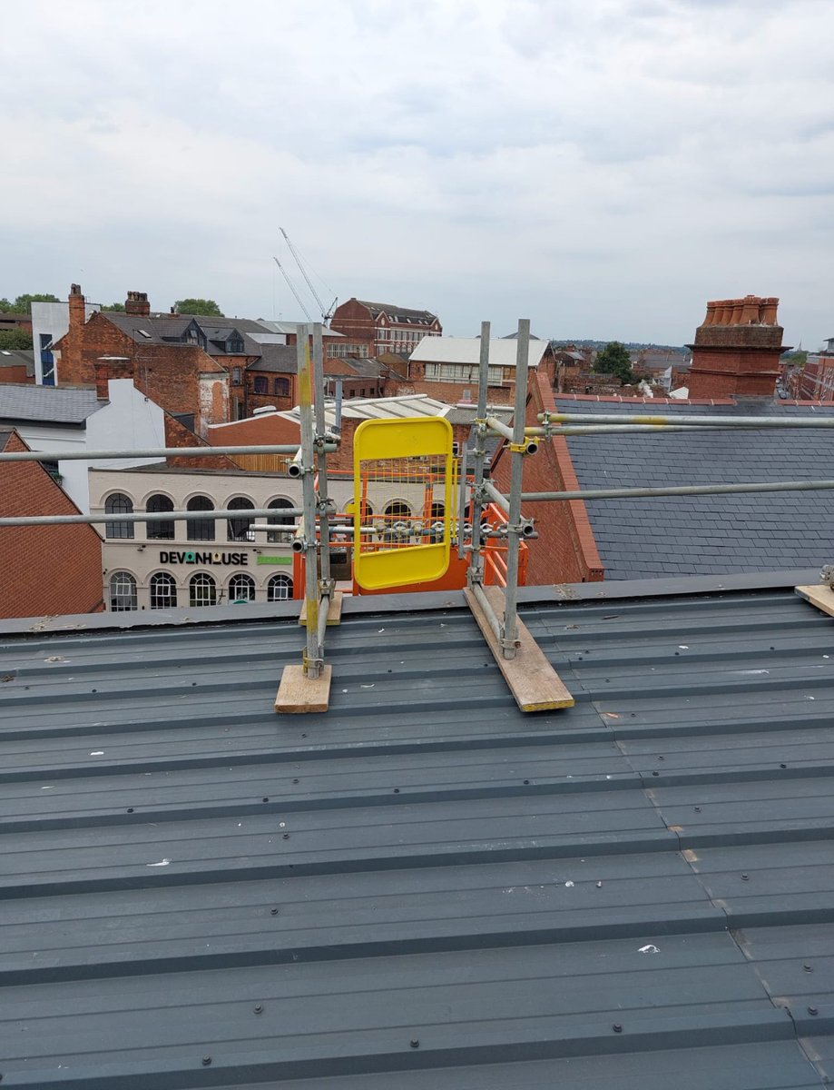 GorillaScaffold's tweet photo. Handrail edge protection erected in the Jewellery Quarter🦍

Call us today on 0121 348 7810 for a quote!

#Scaffolders #Scaffolding #Construction https://t.co/qDWebaZygq