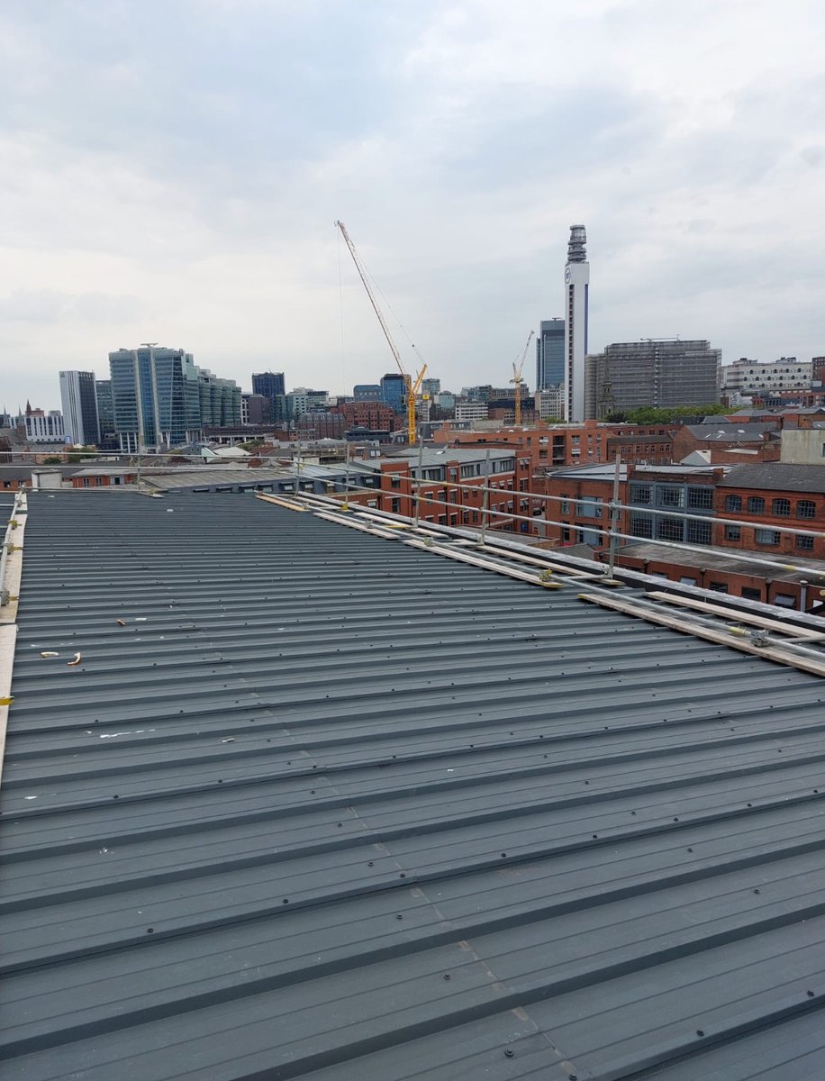 GorillaScaffold's tweet photo. Handrail edge protection erected in the Jewellery Quarter🦍

Call us today on 0121 348 7810 for a quote!

#Scaffolders #Scaffolding #Construction https://t.co/qDWebaZygq