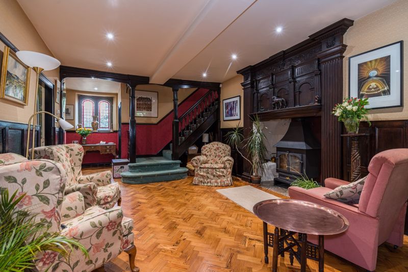 TMSalesLettings's tweet photo. WITNEY, OXFORDSHIRE

Impressive stone built Grade 2 Listed property in the heart of the town centre, 6 bedrooms plus a 3 bedroom annexe. Large private garden. Find out more: https://t.co/ApbMeLGyc7

#OxfordshireRealEstate #Grade2Property #FamilyHome https://t.co/iSYeGsFkmY