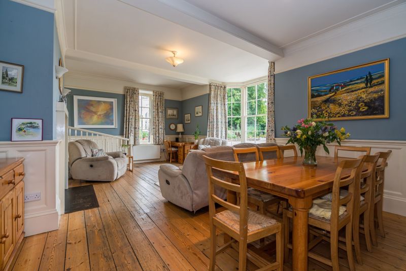 TMSalesLettings's tweet photo. WITNEY, OXFORDSHIRE

Impressive stone built Grade 2 Listed property in the heart of the town centre, 6 bedrooms plus a 3 bedroom annexe. Large private garden. Find out more: https://t.co/ApbMeLGyc7

#OxfordshireRealEstate #Grade2Property #FamilyHome https://t.co/iSYeGsFkmY