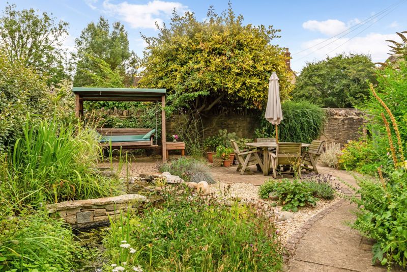WITNEY, OXFORDSHIRE

Impressive stone built Grade 2 Listed property in the heart of the town centre, 6 bedrooms plus a 3 bedroom annexe. Large private garden. Find out more: bit.ly/TM-WIT-CS

#OxfordshireRealEstate #Grade2Property #FamilyHome