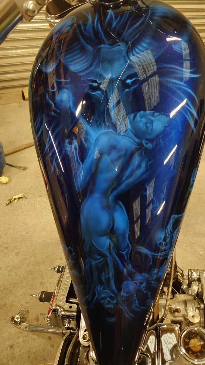 MDMachine's tweet image. A mixture of tricks and new pearls to create this lovely blue effect over artwork.