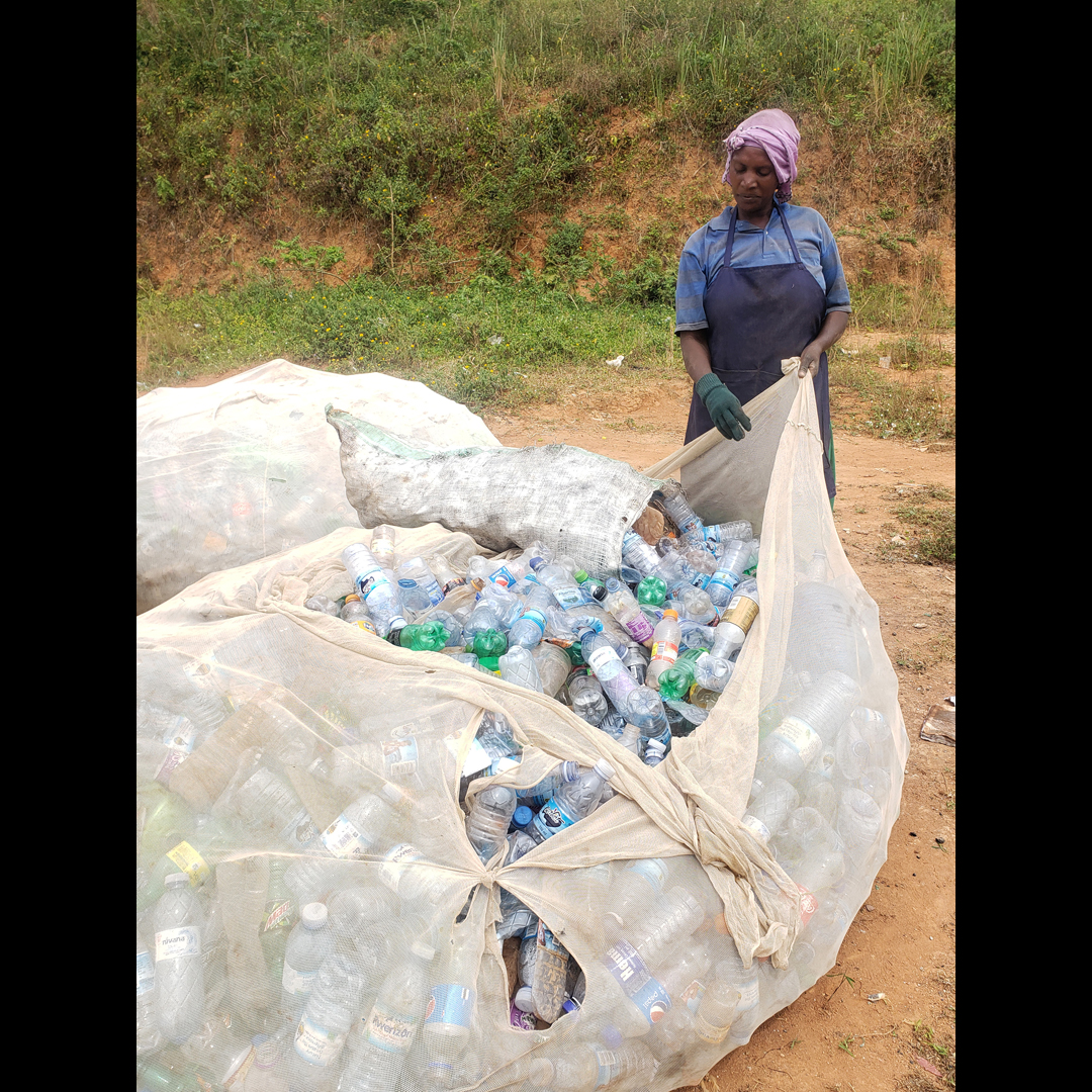 VIIAcademy's tweet photo. Women in Kamuli, Wakiso District, Uganda have been involved in collecting used plastics from roadsides and dumping sites and selling them to recycling factories as a source of livelihood. These women have been able to provide for their families and help the environment @Mrk_Heart https://t.co/yPl5iKtkgD