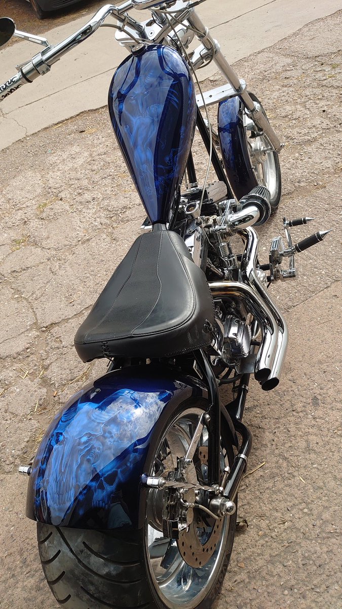 MDMachine's tweet image. A mixture of tricks and new pearls to create this lovely blue effect over artwork.