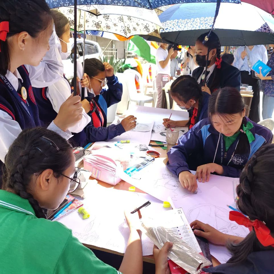 Kohima Smart City celebrates the "Open Street Campaign" in commemoration of 75th Independence Day on 15th August 2022. 
Students from various schools participated in this event. 
#streetforpeople #cycleforchange #MoHUA#FITIndia#ITDP#Smartmission#Independanceday #art #Zumba #Music