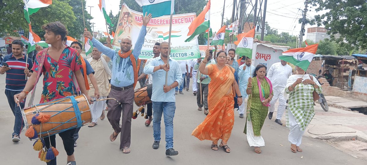 WelfareSectorB's tweet photo. Celebration of 75th Independence Day and Flag hoisting done by the members of welfare association at Rani Lakshmi Bai Parking of Sector-B, LDA Colony, Lucknow

#GharGharTirangA #IndependenceDay #ProudtobeINDIAN @RajeshwarS73 https://t.co/d9D3KizSXv