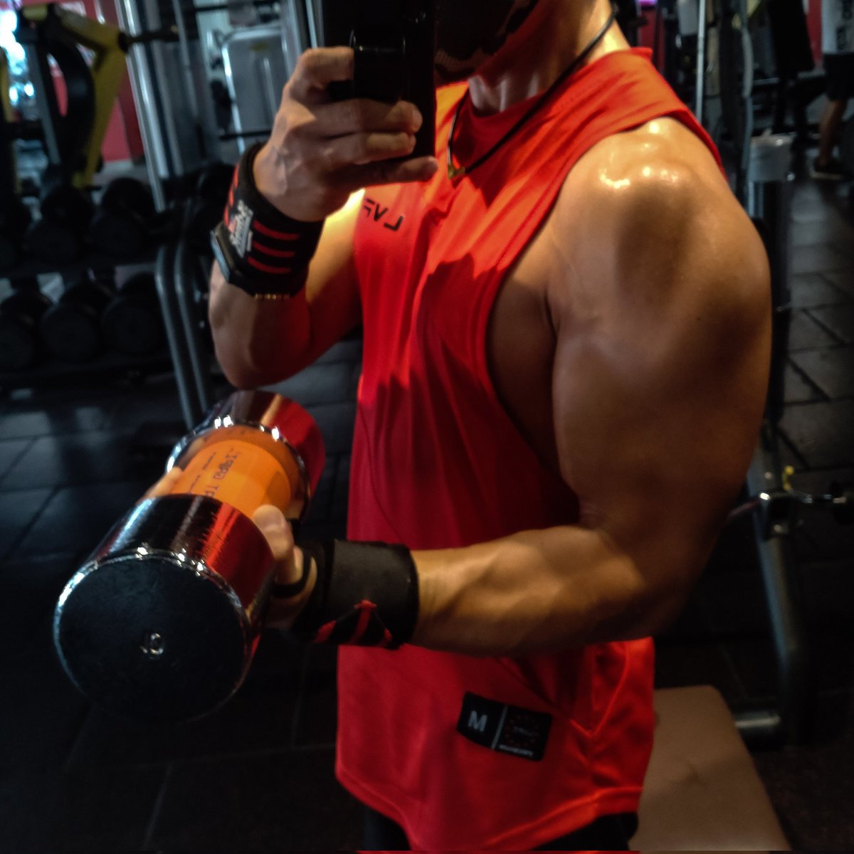 Shota_Vicky0611's tweet photo. ジムで腕と脚やってきました💪🦵

胸トレ→腹筋の写真
肩トレ→腹筋の写真
背中…→腹筋の…
脚…→腹筋…

って人結構見かけるけど腹筋にそこまで自信あってアピール出来るの羨ましい😉✨

私の腹筋はブニブニ🐷やった部位の写真を一生懸命盛ってアップするのみです🥺笑

腹筋もやらなきゃな💪🙌💪 https://t.co/VmhTnS8e8Y