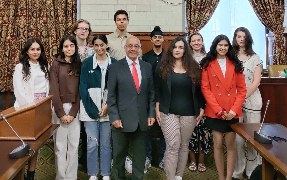 A few weeks ago, one of our Young Advisors, Amina, visited Parliament with <a href="/VirendraSharma/">Virendra Sharma</a> for his politics summer school.

She spoke to the students about her mental health campaign and how they can get involved in campaigning too.

Read more: londonyouth.org/young-campaign…