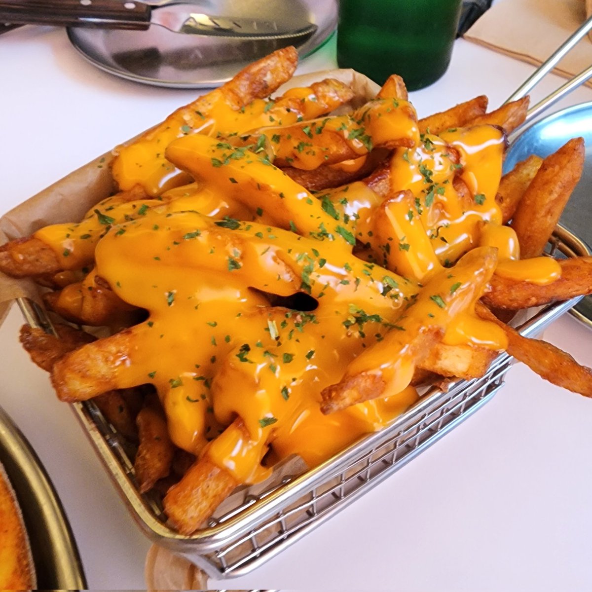 📍 동명동 900달러

피자 맛있고 감자 튀김이 진짜 바삭바삭 .. 🤤
   ㄴ 뭔 하루가 먹다가 끝나네 

#얘두다나이거머금
#민규라고치고_디너쇼해도돼
#디노야_여기_케이밥의_미래
#승철이_이거먹고_볼빵빵했꾸마