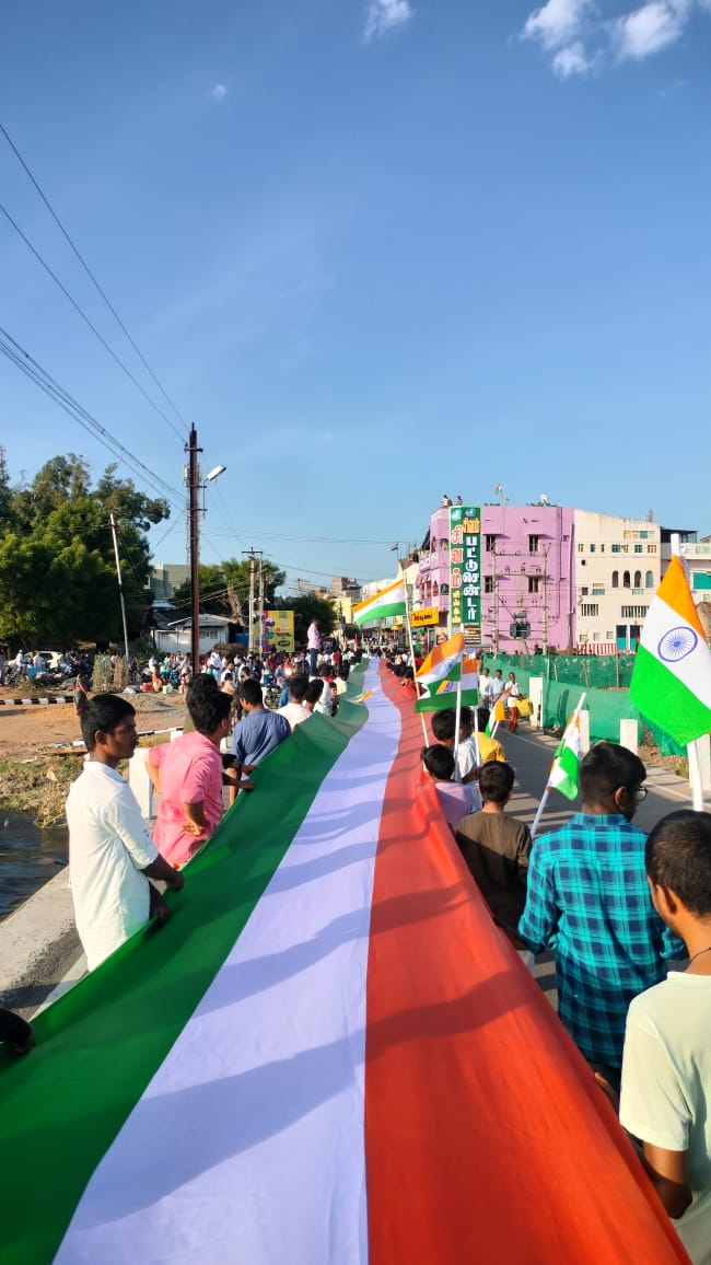 PravinJana4's tweet photo. சுதந்திர தின அமுதப் பெருவிழா கொண்டாட்டத்தின் ஒரு பகுதியாக  #ABVB சார்பாக பரமக்குடியில் நடைபெற்ற நிகழ்ச்சியில் 🇮🇳🇮🇳🇮🇳
@ABVPVoice @abvphp @ajmalkhan2509 @narendramodi_in @syedibrahimbabl @DrMohanBhagwat https://t.co/aJTkAQNiDL