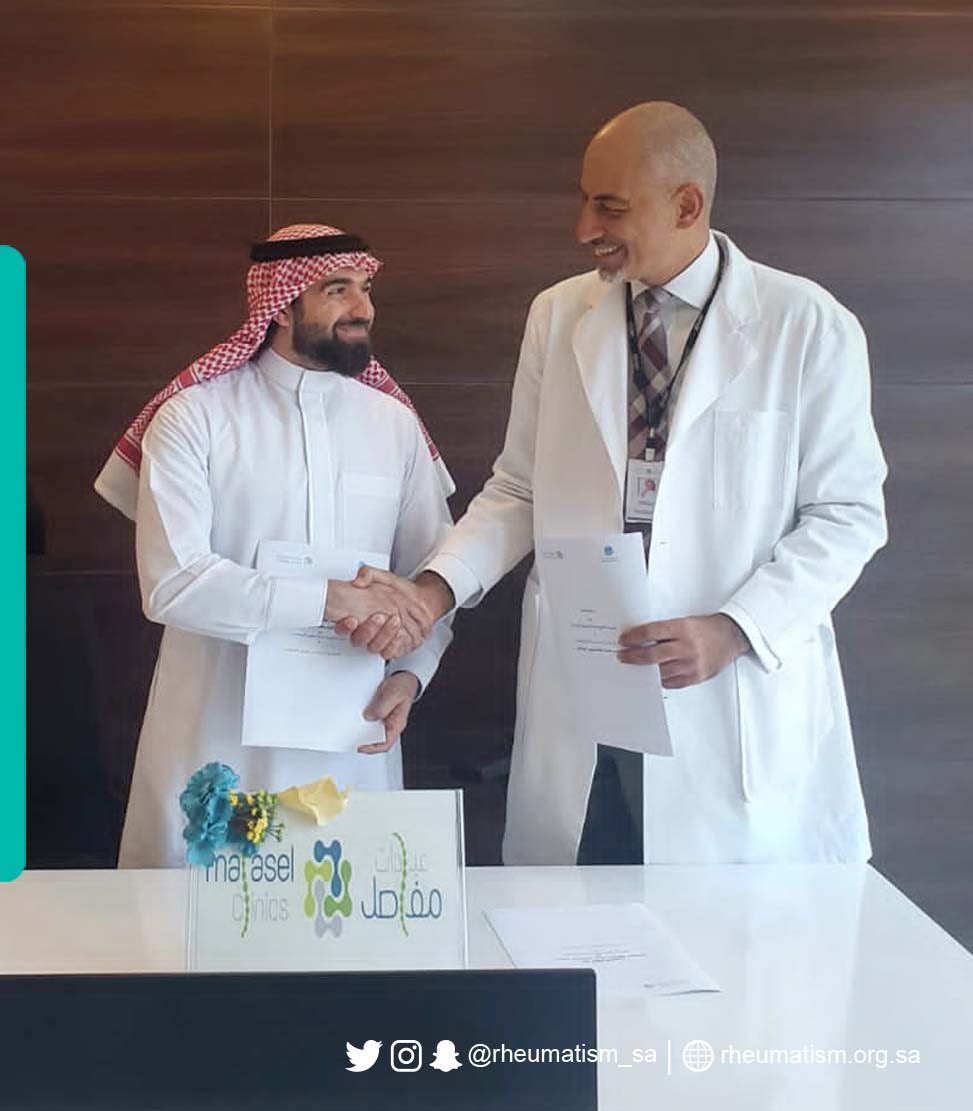 rheumatism_sa's tweet photo. وقع رئيس مجلس إدارة الجمعية الدكتور محمد بن أحمد حمزة عُمير مذكرة تفاهم مع شركة عيادات مفاصل وذلك لتمكين مرضى الروماتيزم بمنطقة مكة المكرمة من إجراء التحاليل والفحوصات الطبية والتشخيصية وصور الأشعة والعلاج الطبيعي @mafaselclinic @HRSD_SA @ncnp_sa @SaudiMOH https://t.co/zm8y34NTzs