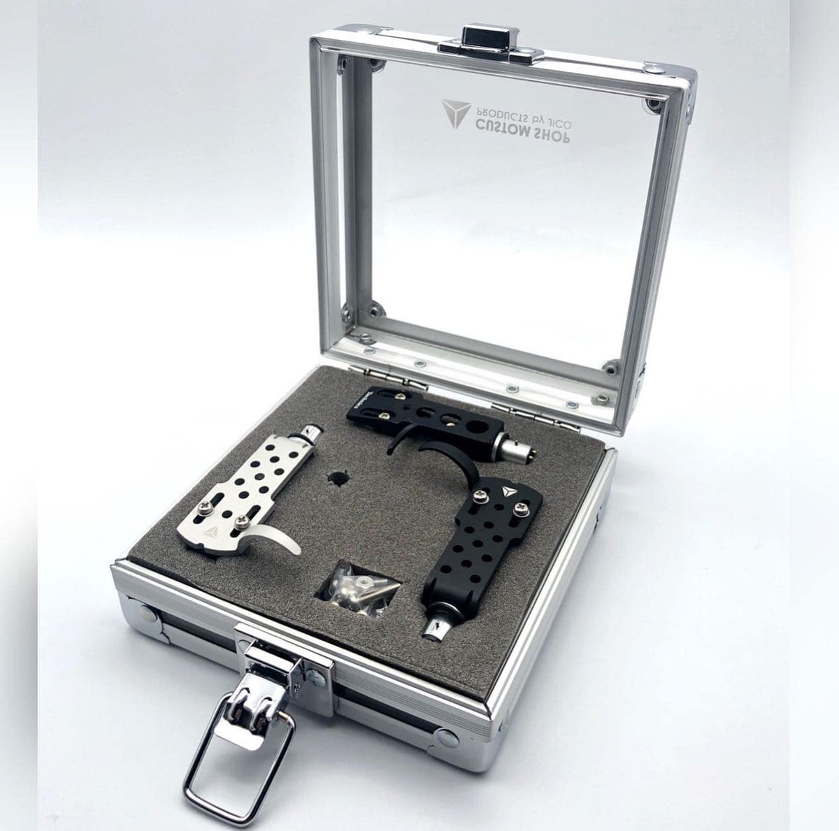 JICO_INT's tweet photo. A new JICO CUSTOM SHOP Accessory will be released on 9/5/2022, excellent for storing & transporting phono cartridges.
https://t.co/ijbathjcXO
#jico #jicocustomshop #phonocartridge #cartridgecase #audiophile #turntablism #turntable #newproduct #phono #djgear #audioaccessories https://t.co/MXSNm9Rer5