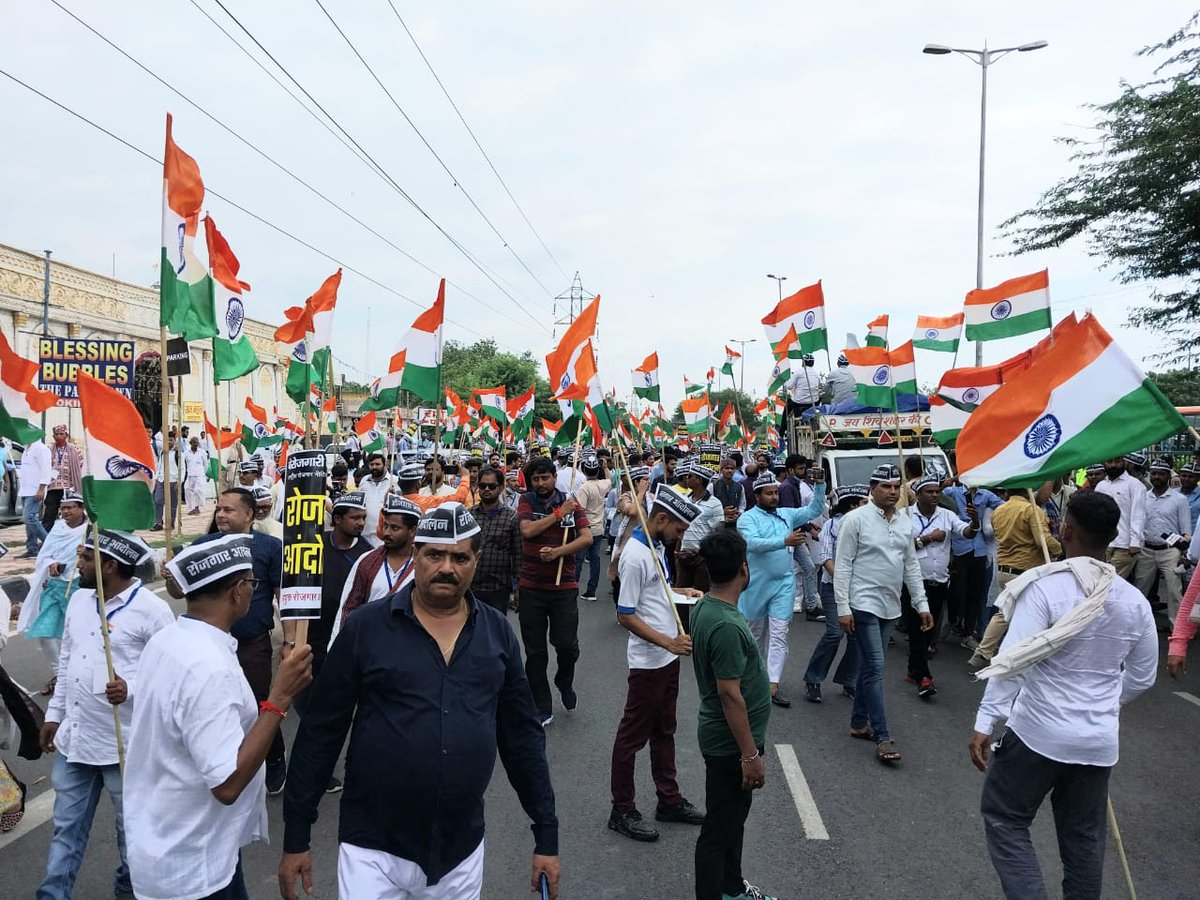 AapKaGopalRai's tweet photo. बेरोजगारी के खिलाफ 'राष्ट्रीय रोजगार नीति' बनवाने के लिए संयुक्त रोजगार आंदोलन समिति द्वारा आयोजित 'तिरंगा पदयात्रा' में देश भर के 200 से अधिक संगठनों ने लिया हिस्सा।

#RojgarAndolan https://t.co/PJgB8eKmvH