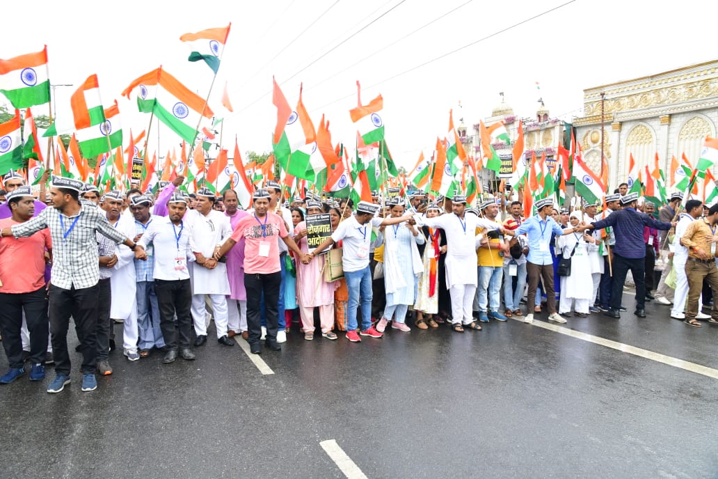 बेरोजगारी के खिलाफ 'राष्ट्रीय रोजगार नीति' बनवाने के लिए संयुक्त रोजगार आंदोलन समिति द्वारा आयोजित 'तिरंगा पदयात्रा' में देश भर के 200 से अधिक संगठनों ने लिया हिस्सा।

#RojgarAndolan