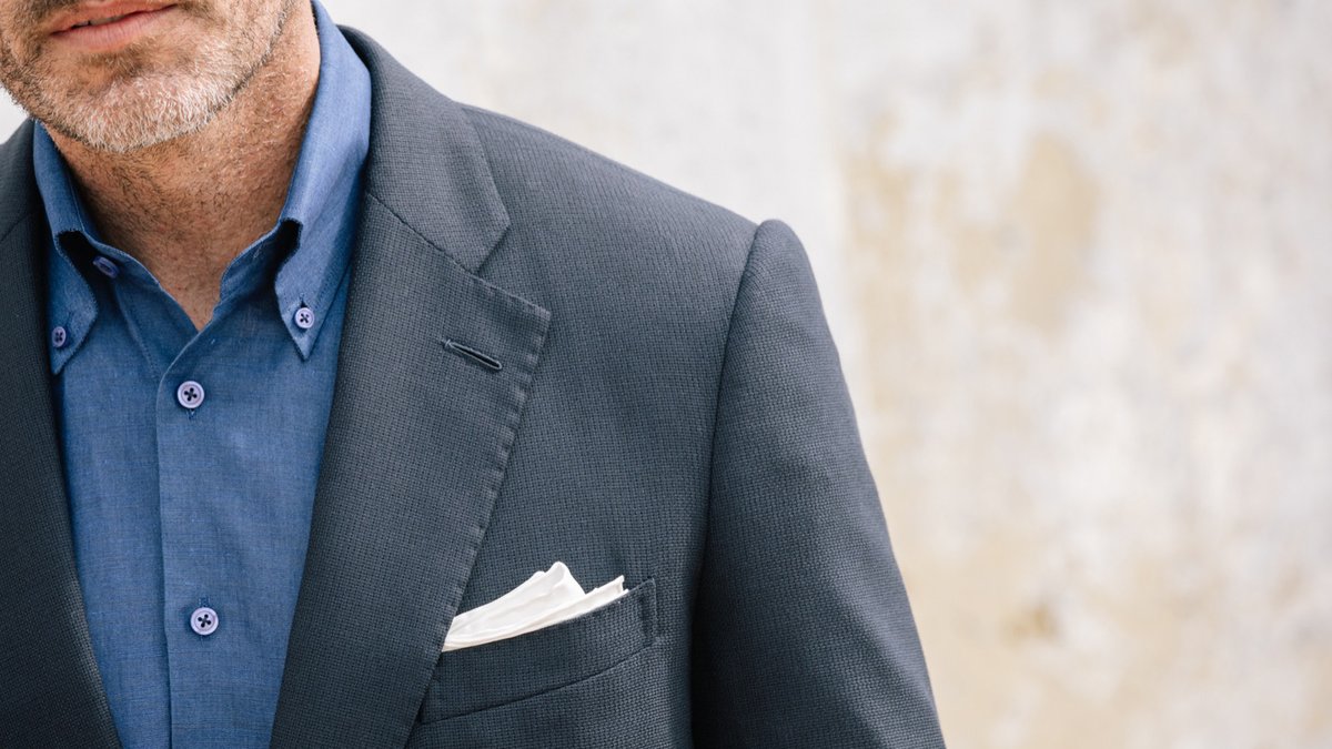 NEW ON THE JOURNAL - THE AIRY APPEAL OF HOPSACK. Those who aspire to dress well in summer often default to #linen, but its natural creasing isn’t to all tastes. Enter the lesser known but equally effective counter to heat and humidity: #hopsack weave. bit.ly/3zZ0LAp