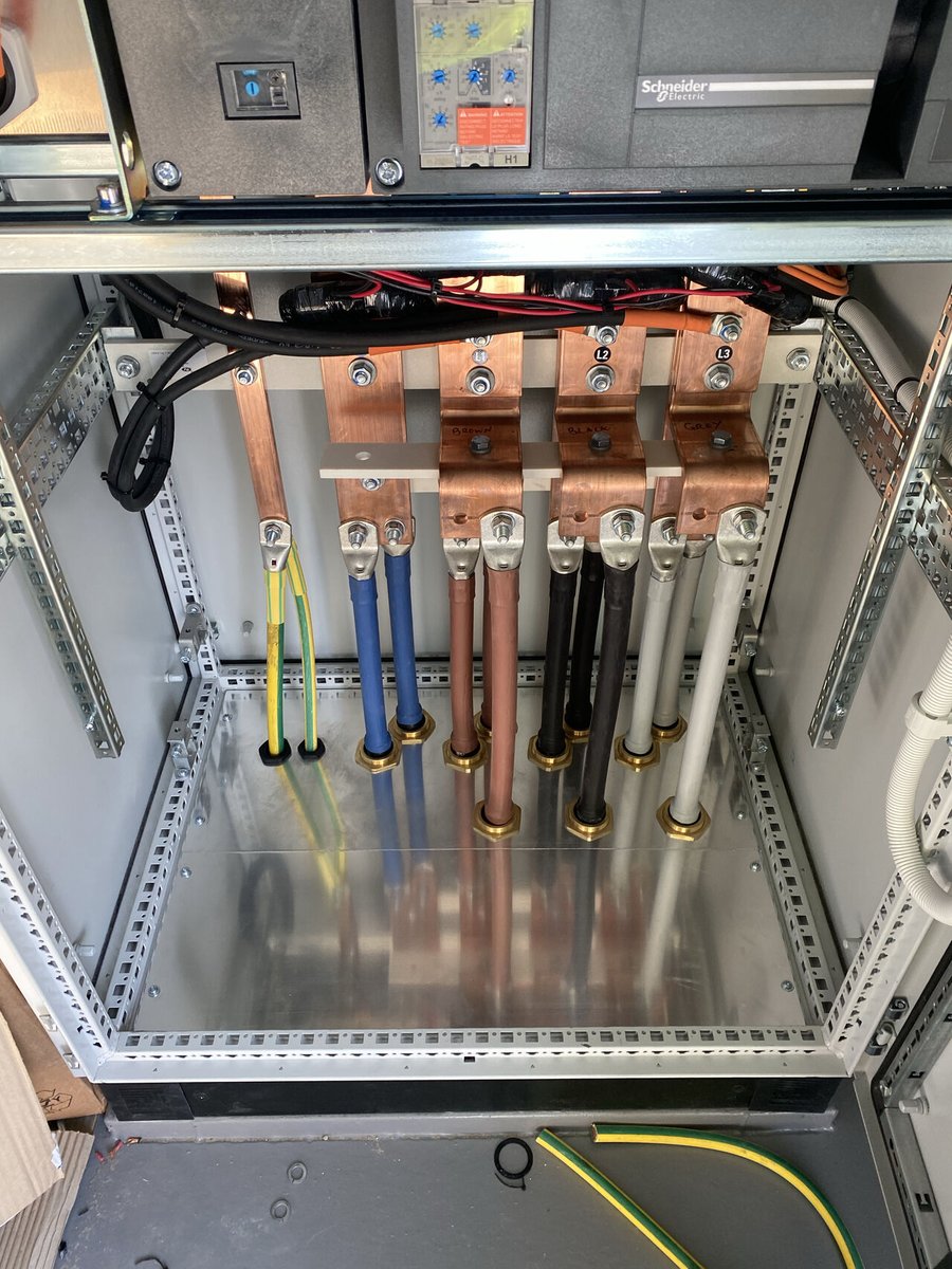 wilsonpoweruk's tweet photo. 2x 𝟭𝟱𝟬𝟬𝗸𝗩𝗔 𝗪𝗶𝗹𝘀𝗼𝗻 𝗧𝟮 𝗘𝗰𝗼𝘁𝗿𝗮𝗻𝘀 𝗧𝗿𝗮𝗻𝘀𝗳𝗼𝗿𝗺𝗲𝗿𝘀® installed for an 𝗶𝗻𝗱𝘂𝘀𝘁𝗿𝗶𝗮𝗹 𝗽𝗹𝗮𝘀𝘁𝗶𝗰 𝗽𝗮𝗰𝗸𝗮𝗴𝗶𝗻𝗴 #𝗺𝗮𝗻𝘂𝗳𝗮𝗰𝘁𝘂𝗿𝗲𝗿. The 11kV/433V #transformers meet Tier 2 Ecodesign regulations and are fitted with #RMUs. https://t.co/o6ZJ2jQyKn