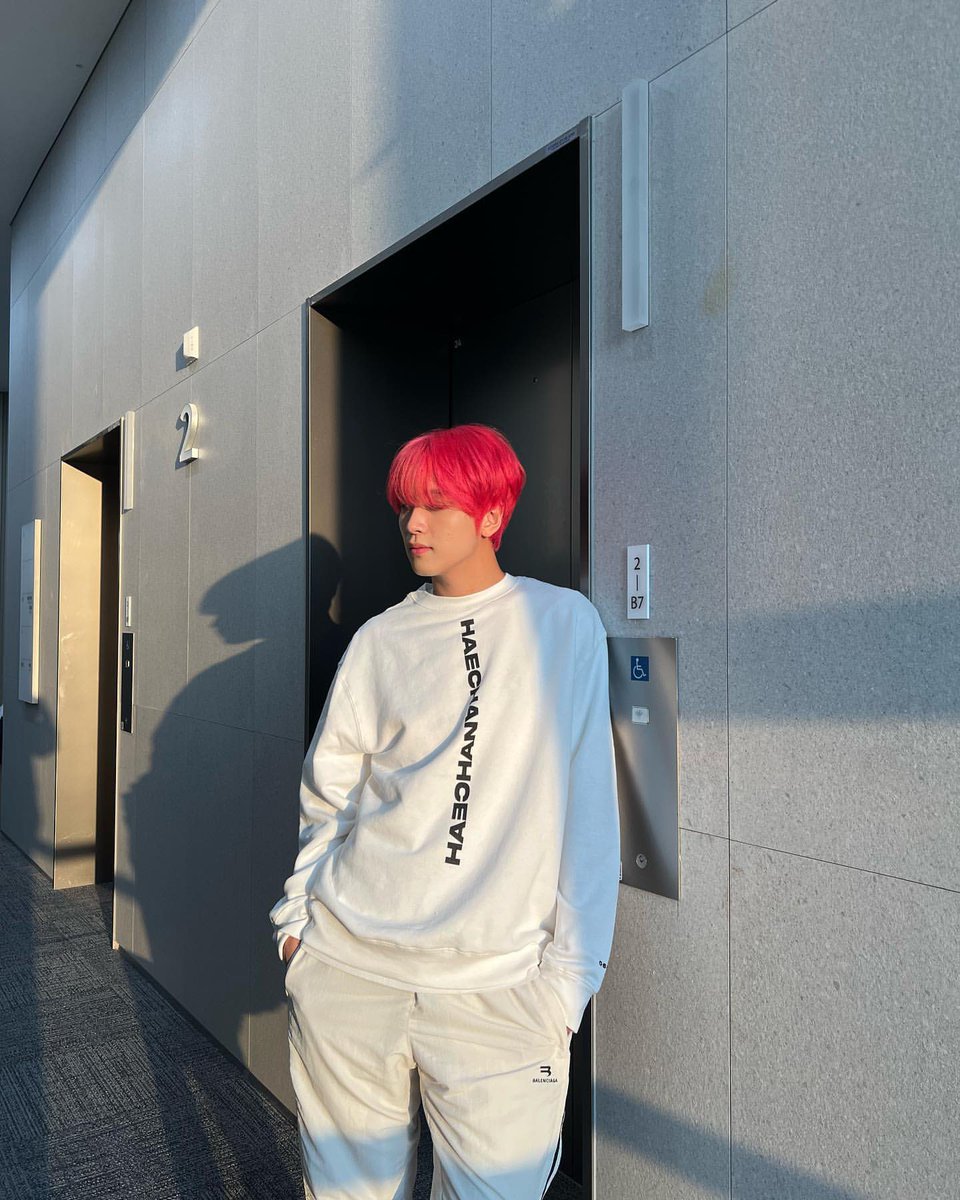HaechanTube's tweet photo. 220816 haechanahceah 해찬 인스타

Fullsun #capsulebyNCT127 https://t.co/un1ixxbOvx