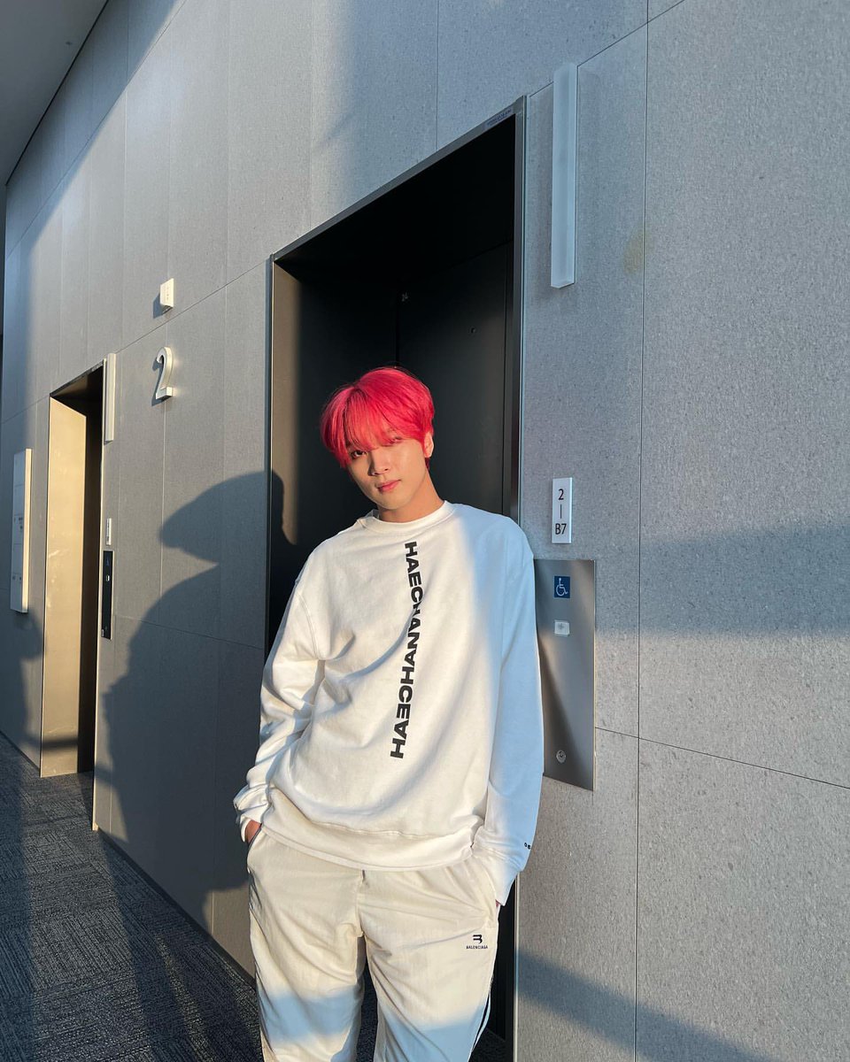 HaechanTube's tweet photo. 220816 haechanahceah 해찬 인스타

Fullsun #capsulebyNCT127 https://t.co/un1ixxbOvx