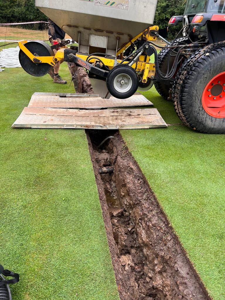 KnowleGolfClub's tweet photo. @cammymac23. DJUKE installing passive capillary rope drainage on four of our greens. Progressing well and a very tidy finish. https://t.co/pPca0focMZ