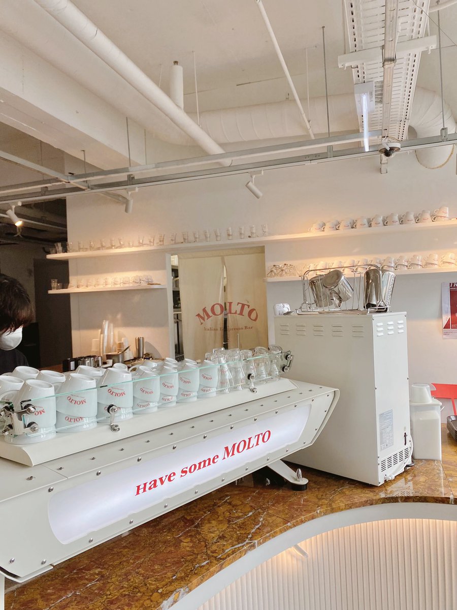 _iAMGATE11's tweet photo. Moltto Italian espresso bar ☕️ อีกคาเฟ่นึงที่พส.เกาหลีนิยมมาเช็คอิน หลักๆร้านนี้มีขายแค่กาแฟ มีขนม และbrunchให้ด้วย 
ช่วง10~11โมงคนเยอะมากก 

📍 서울 중구 명동길 73 3층
-  ใกล้สถานีEuljiro 2-3 ga / สถานีmyeongdong exit8 
- แนะนำนั่งบัส จะเดินใกล้กว่า
#รีวิวเกาหลี #คาเฟ่เกาหลี https://t.co/ZMm1Q5oLMN