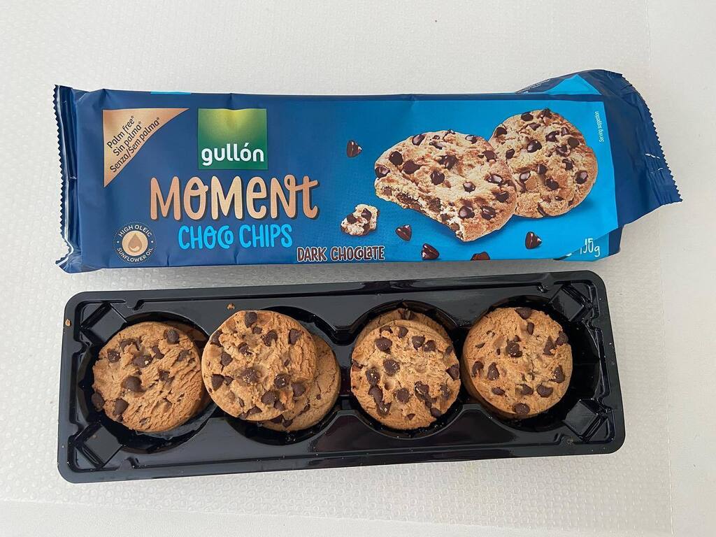 eucomi's tweet image. 🍪 GULLON MOMENT CHOCO CHIPS DARK CHOCOLATE
💸 €1,90 ⭐️ Nota: 8

📜 A gente já conhecia essa marca Gullón no 🇧🇷 pois o Záffari é importador deles, mas nunca tinhamos comprado esses cookies da marca espanhola.
Seguem bem a linna dos cookies da Chips Ahoy… instagr.am/p/ChUKlWItRln/
