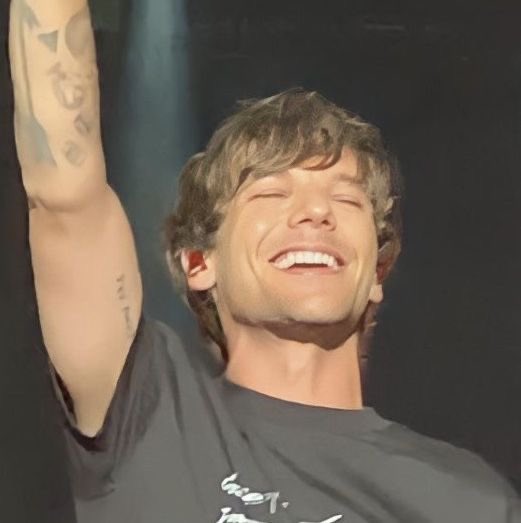 28HABlT's tweet photo. sei il sole più bello del mondo ☀️ https://t.co/4wNKYSxID8