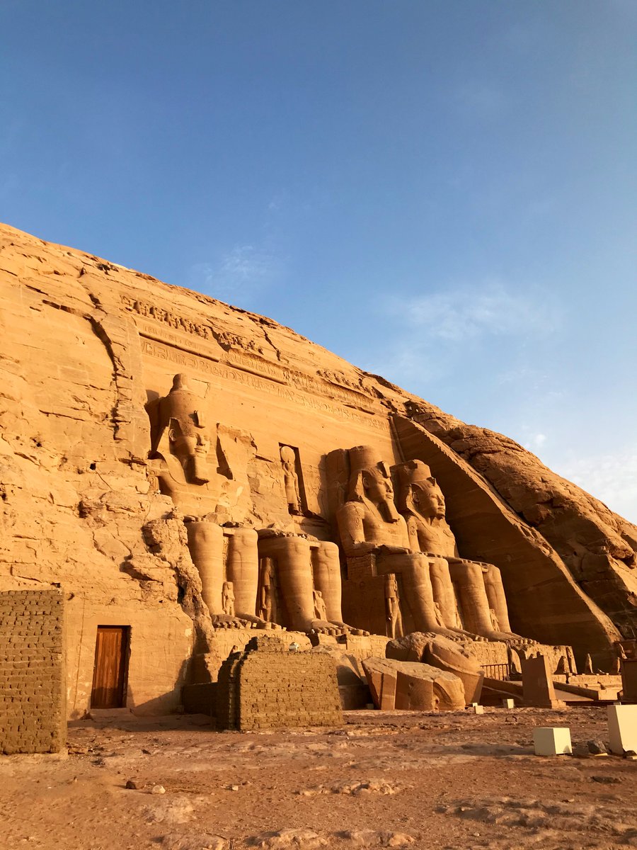Hoy empezaba el día en un lugar inmejorable: el templo de Ramsés II en Abu Simbel