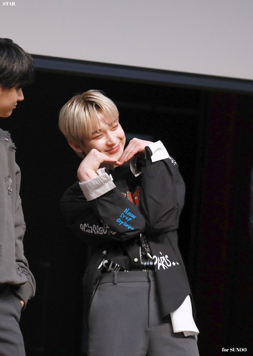 sunjaytonin's tweet photo. jay admiring sunoo's cuteness 🫠 https://t.co/Q2udphqudE
