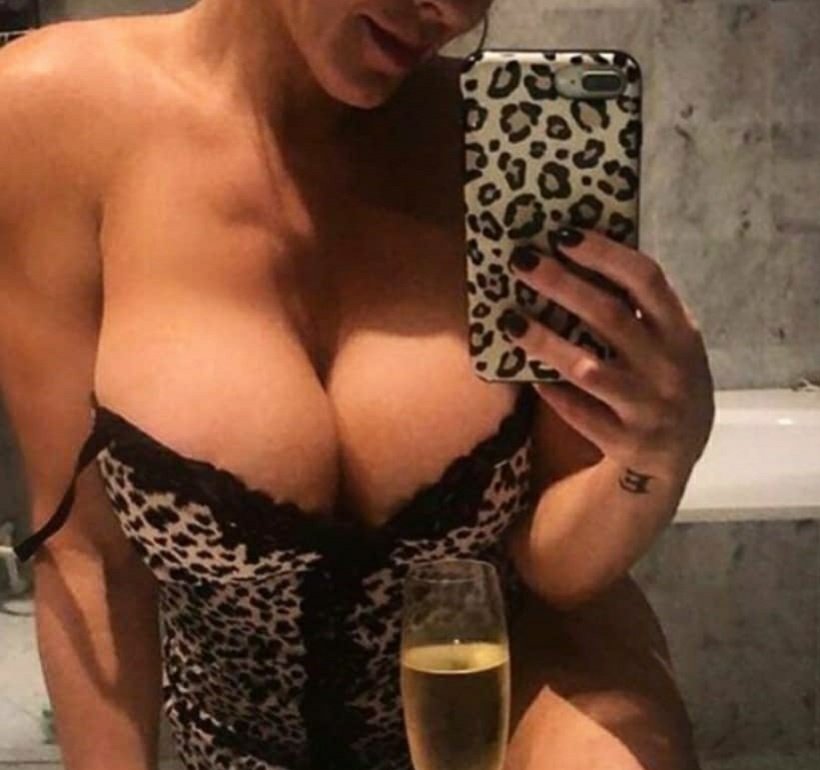 Erikauk3's tweet photo. Rt and Comment if you find me attractive https://t.co/CC5cgr7ed0