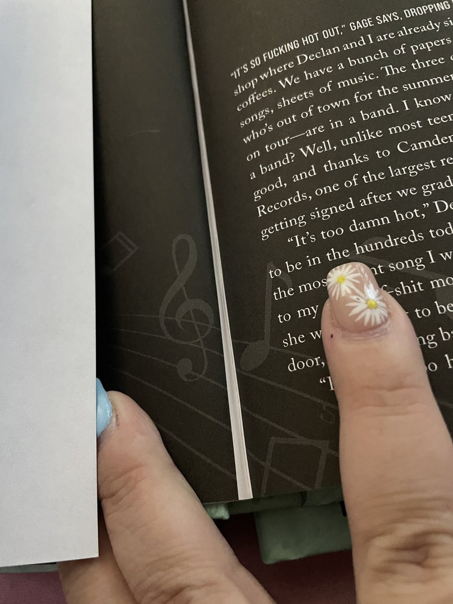 AuthorNikkiAsh's tweet photo. @BNBuzz is getting worse and worse. Received 25 damaged books and have emailed them five times over the last month and they won’t even respond to me aside from their automated message. Needed these books for a book signing. Definitely won’t be ordering from Barnes &amp; Noble again. https://t.co/rkhnjNkHMO