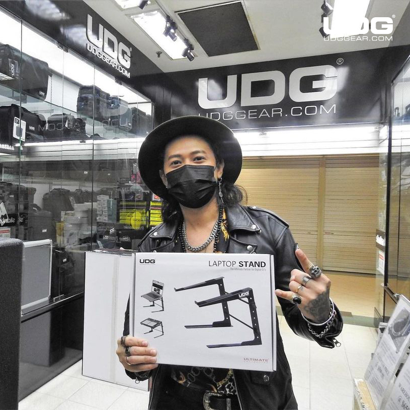udggearcom's tweet photo. UDG Ultimate Laptop Stand Simply The Best π by @hinhuatdj @kaelofficial
#UDG #UDGGEAR #Deejay #Producer #DJLIFE #UDGonTheRoad #DJonTour #UDGreGram #djstand #djequipment #laptopstand #UDGlaptopstand #serato #traktordj #rekordbox https://t.co/HqJl7bJwqF
