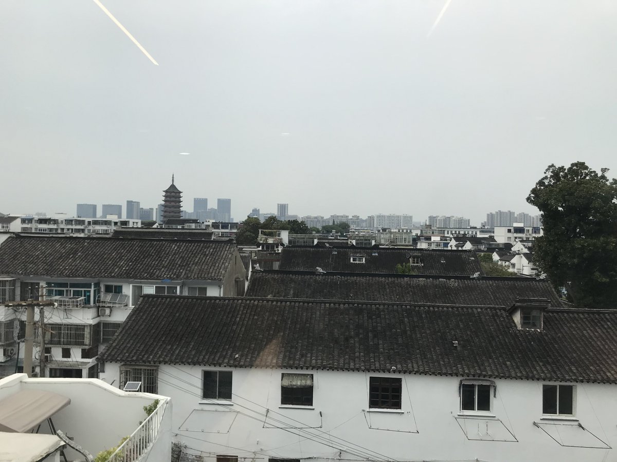 Ysc0451's tweet photo. 到苏州了  酒店外的风景不错 https://t.co/vw37p4XEqO