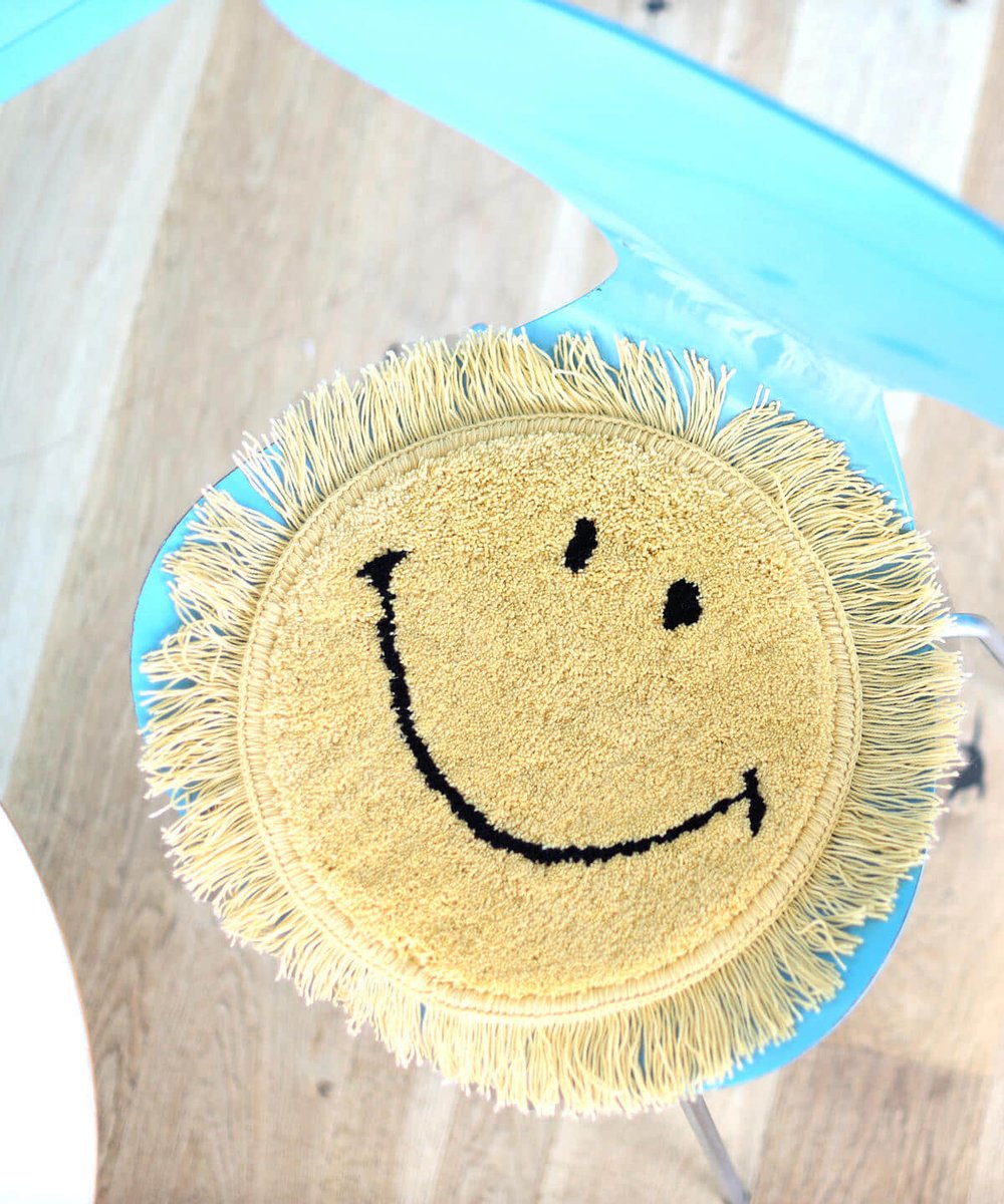 BEAMS_JP's tweet photo. 〈SECOND LAB.〉SMILE FRINGE CHAIR #RUGMAT☀
直径約46cmのミニサイズのラグ✨お部屋のワンポイ��トに・・自然と笑顔になれそうです。スツールやベンチにピッタリのサイズ感。
🔗https://t.co/gFqelynMIf
#bprbeams
#beams
#ビームス https://t.co/4wY4xsF8HW