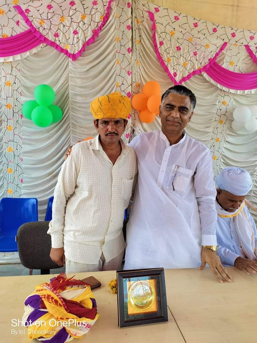 BRPatelJhanwar's tweet photo. जन्मभूमि और कर्मभूमि की माटी पर विद्यालय परिवार व ग्रामीण-वासियों द्वारा दिए मिले मान सम्मान से अभिभूत हूं, आत्मीय सहस्नेह के लिए आभार एवं साधुवाद…!!
ll वन्दे मातरम् ll !!~भारत माता की जय~!!
#लूणी #GovSrSecSchool #Jhanwar #BadlaNagar 🇮🇳🇮🇳#AzadiKaAmritMahotsav
@AmritMahotsav https://t.co/kaRTe3tdlQ