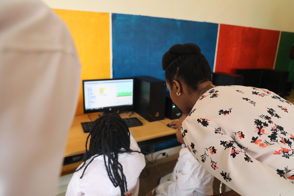 RwandaICT's tweet photo. Today, minister @MusoniPaula paid a courtesy visit to New Generation Academy where young children between the age of 5-9 are learning coding and robotics. Kids showcased their coding projects and the robots they built. https://t.co/cCeqdGRqvw