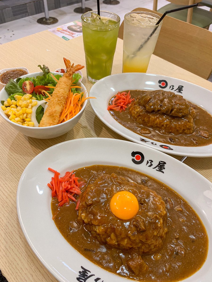 viewwrs's tweet photo. 🏆🍛ถ้าพูดถึงแกงกะหรี่ร้านโปรด วิวยกให้ร้าน Hinoya Curry~ แกงกะหรี่รสชาติเจ้มจ้น ดีกรีแชมป์ส่งตรงจากเชฟญป ข้าวญี่ปุ่นเหนียวนุ่มน้ำราดมิดข้าว โปะไข่ดิบละมุนๆ แฮมเบิร์กเนื้อแน่น อร่อยมาก ใครไม่กินเนื้อเปลี่ยนเป็นหมูได้ด้วย สายแกงกะหรี่มาลองเลย ติดใจแน่นอน🫶🏻💓
📍CTW Fl.3 @aroii https://t.co/jDx2PfMXRG
