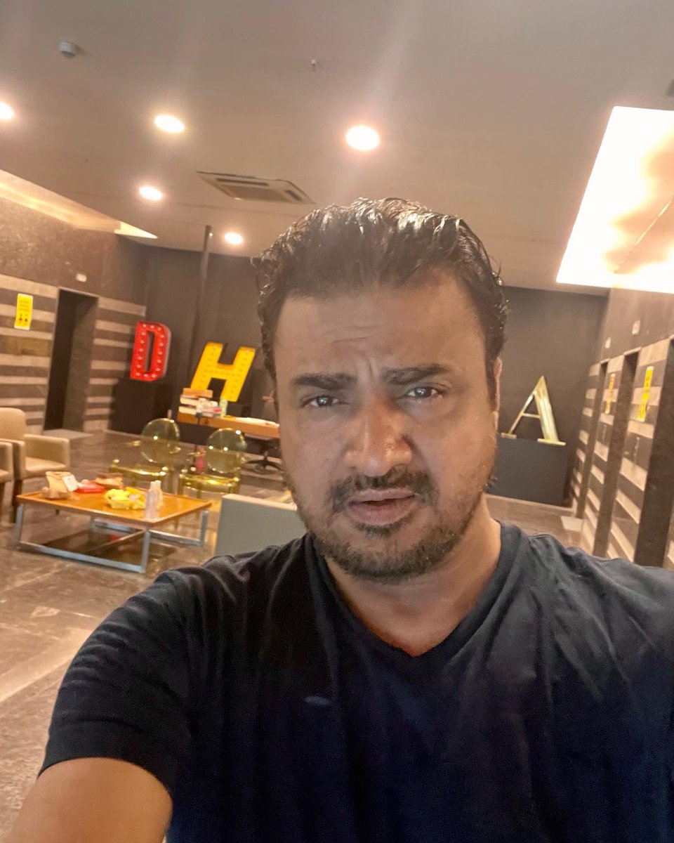 akhilrajendra's tweet photo. Mumbai pouring rain can make one skip many things… but not few things… and a meeting at Dharma Productions is among ‘few’ things..!!

#AkhilRajendra
#LeavePositiveFootPrints

@DharmaMovies @karanjohar https://t.co/2O61GZRjnE