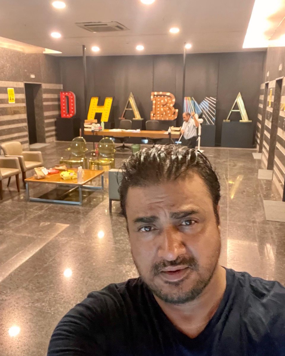 akhilrajendra's tweet photo. Mumbai pouring rain can make one skip many things… but not few things… and a meeting at Dharma Productions is among ‘few’ things..!!

#AkhilRajendra
#LeavePositiveFootPrints

@DharmaMovies @karanjohar https://t.co/2O61GZRjnE