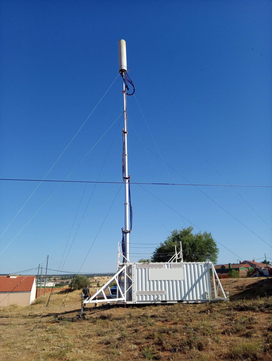 desigenia's tweet photo. Durante los festivales de música  el aumento del tráfico de datos suele reducir la capacidad de la red y provocar caídas del servicio de las telecomunicaciones, fallos de red y pérdida de la señal y cobertura, etc. 
#Cellonwheels #telecomunicaciones #festivales #red https://t.co/BA4ewcRRi7