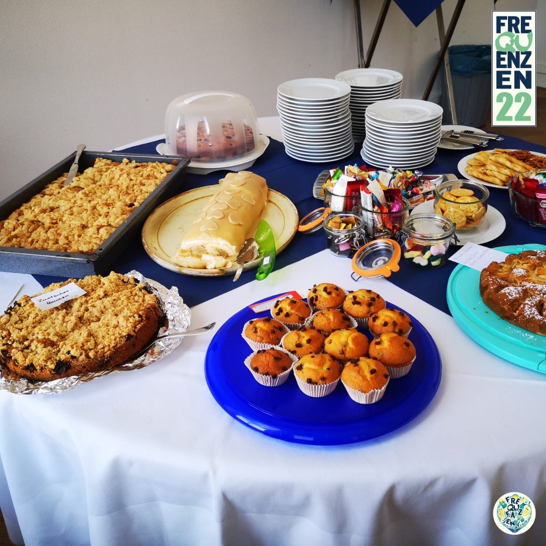 Moin Festival-Fans!

Es gibt viele Dinge, die Gäste bei einem Festival nicht sehen. Dazu zählt u.a. auch das Catering für die Bands und helfenden Händen.

Danke an unsere Catering-Crew fürs Schnittchen schmieren, Kuchen backen, Besorgungen machen und die allgemeine Verköstigung!