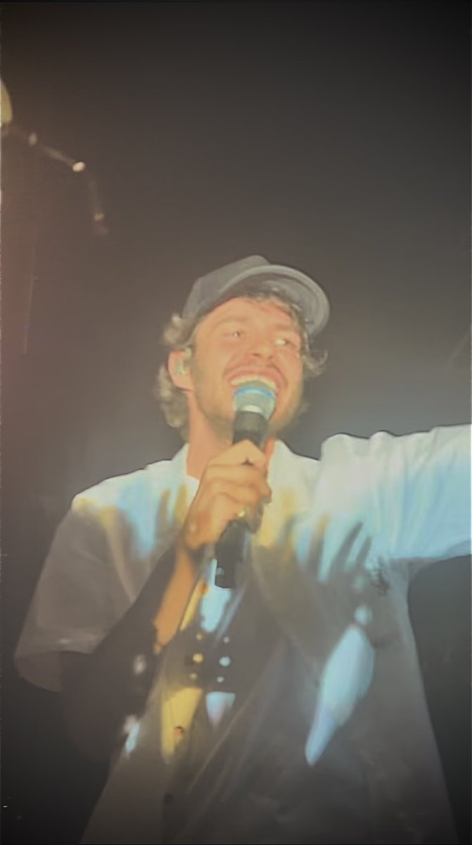 McKeownTheDan's tweet photo. the post gig blues are really hitting hard today, i want to be back in that crowd having the time of my life again (: #rexinlondon https://t.co/zV9oGIDmq7
