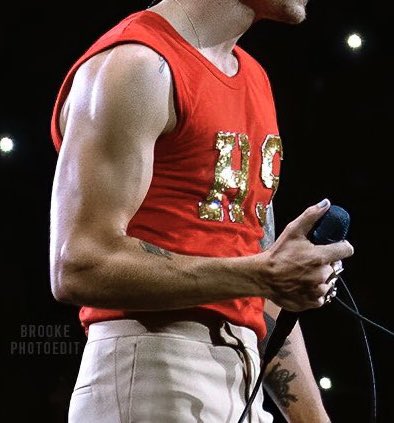 HSFEATURES's tweet image. Okay Harry Styles