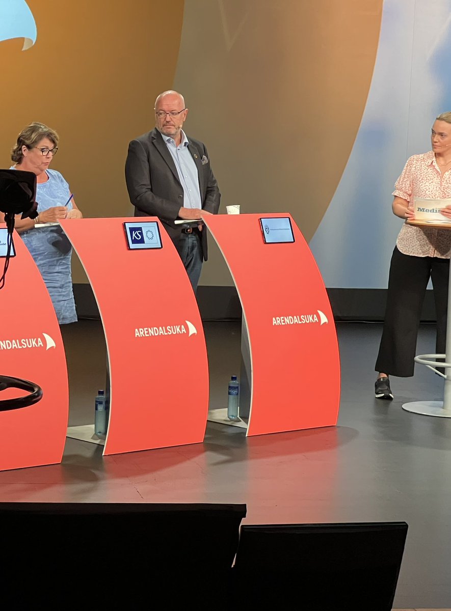 HegeStokke's tweet photo. @KS. Færre ansatte i helsesektoren skal levere bedre omsorgstjenester i fremtiden. Hvor skal grensen for offentlige ansvar gå? Viktig debatt https://t.co/dLcKiJmthQ