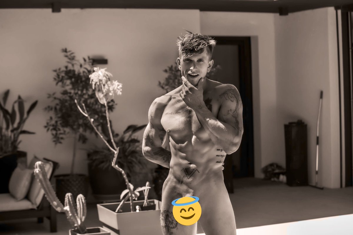 Matfitxoff's tweet photo. Shoot @TomSaintClair :) non censurée sur mon top4fan 😁 https://t.co/xU32fDE6Sz