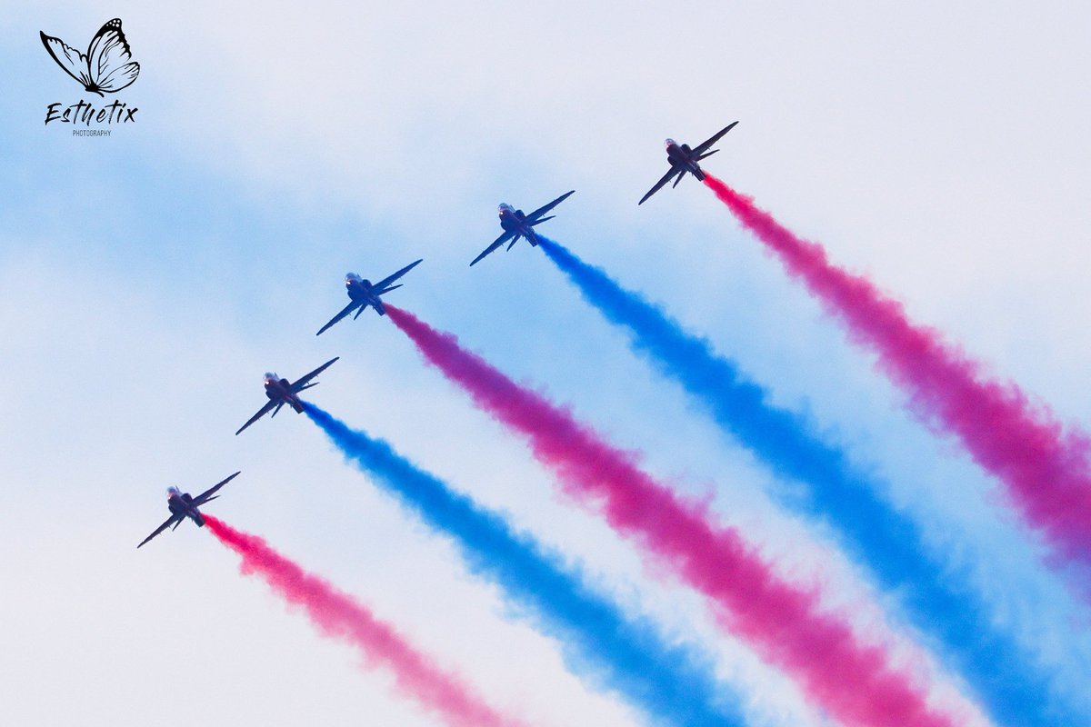 e_therp's tweet photo. A few snapshots from the Blackpool Air Show watching @rafredarrows and a few other air craft displays.
@TheBplTower
@visitBlackpool
@visitfyldecoast
@BlackpoolAir 
@The_Gazette @BBCNWT @thetimes
#redarrows #RAFdisplayteam #spitfire #gyrocopter https://t.co/0nDRTu9hcz