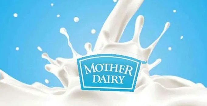 NewsNvbc's tweet photo. Mother Dairy raises its liquid milk prices by Rs 2/litre with effect from August 17. The new prices will be applicable for all milk variants.
#motherdairy #MILK #nvbcnews https://t.co/eHmHweuOSI