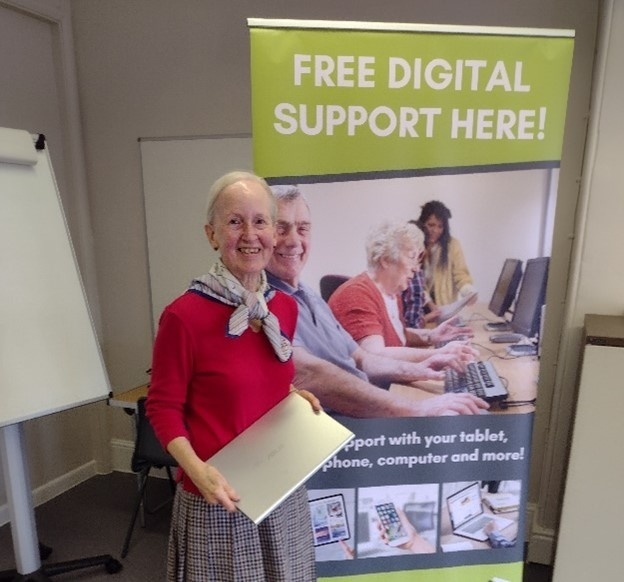 Digital Devon is proud to be positively impacting peoples lives around the area through our drop in sessions and device gifting: Elizabeth came to a drop in session at Seachange in Budleigh for advice about getting online. She is now enjoying learning to use her new laptop.
