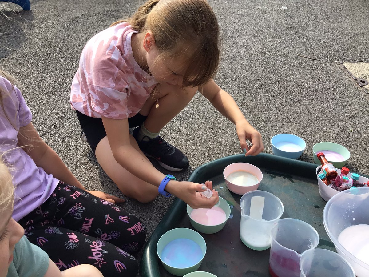 BPS_AllStars's tweet photo. We enjoyed using soap and food colouring to explore in the magic milk experiment! @BlackrodPSch https://t.co/ElsEdqa4ql