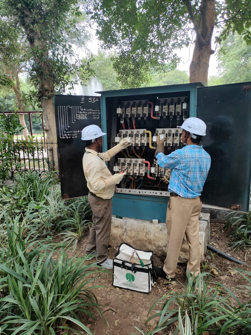tweetndmc's tweet photo. Today, #ElectricForce of New Delhi Municipal Council cleaning the contacts in General Supply Pillars to ensure reliable Electric Supply to ASEAN Maitri Park at Tughlaq Lane in #NDMC area.
#ManAtWork
#PublicFacilities
#RoshanNDMC
#NewIndia #NewNDMC https://t.co/Gq3taEsyf4